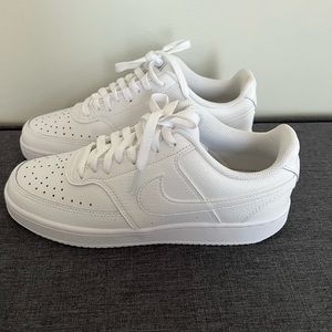 New Women’s Nike 8.5